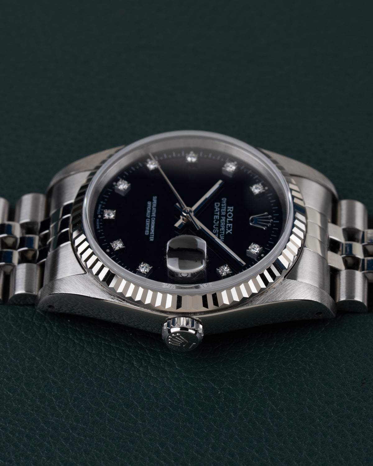 Rolex Datejust 16234 Black Diamond Dial 1994 - Frontaal aanzicht ondersteboven met de kroon onderaan de kast