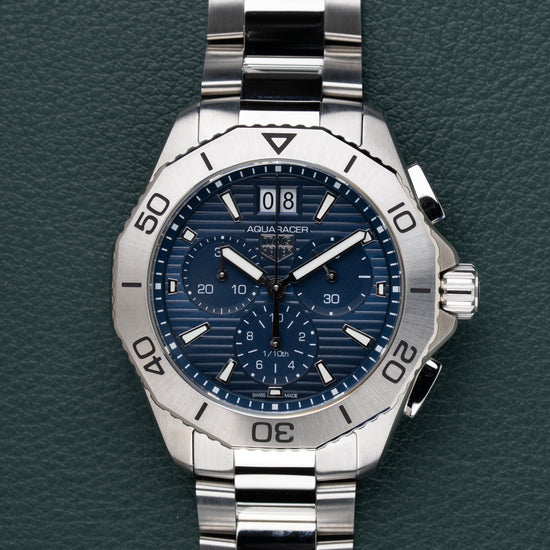 TAG Heuer Aquaracer Professional 200 CBP1113.BA0627 - frontaal aanzicht van de blauwe wijzerplaat met zwarte subwijzerplaten en big date