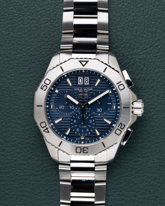 TAG Heuer Aquaracer Professional 200 CBP1113.BA0627 - frontaal aanzicht van de blauwe wijzerplaat met zwarte subwijzerplaten en big date