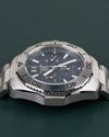 TAG Heuer Aquaracer Professional 200 CBP1113.BA0627 - rechtstreeks van voren gefotografeerd met de bezel goed in beeld