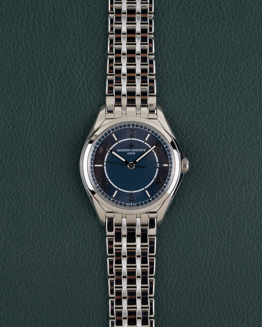 Vacheron Constantin Fiftysix 4600E - volledig aanzicht van het horloge met schakelband