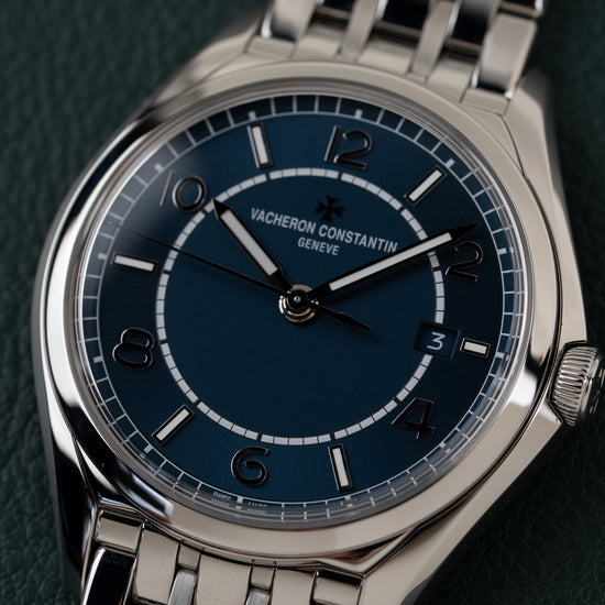 Vacheron Constantin Fiftysix 4600E - detailopname van de blauwe wijzerplaat met wijzers en indexen
