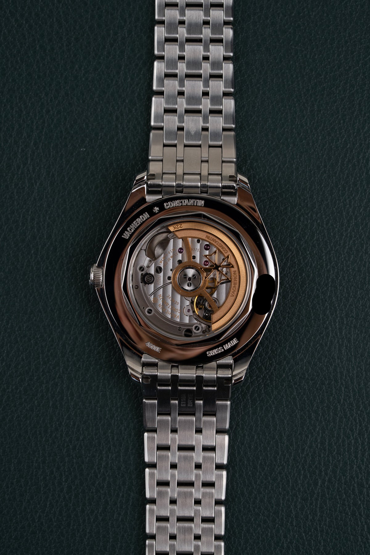 Vacheron Constantin Fiftysix 4600E - achterkant met saffierglas en zicht op het automatische uurwerk